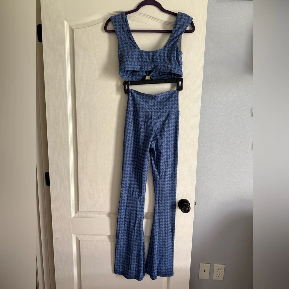 Offline by Aerie Set - Picture 2 of 3